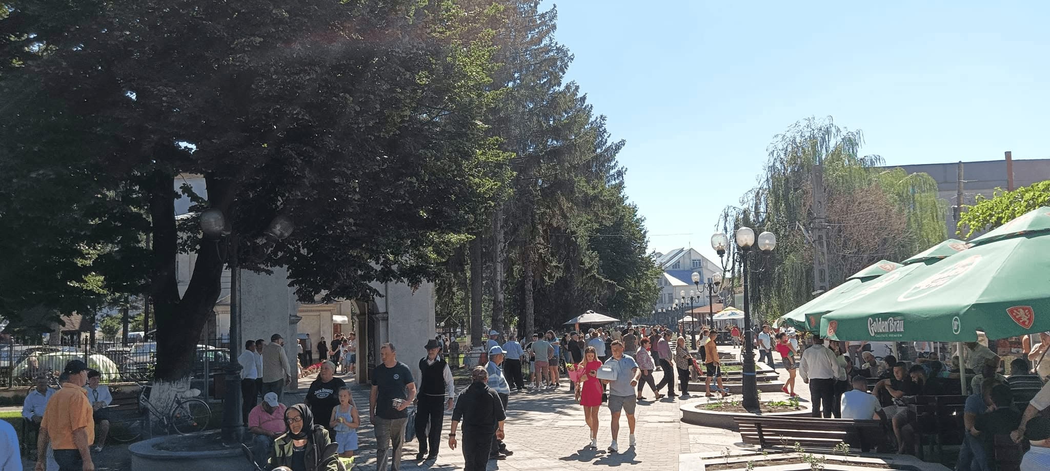 Duminica în centrul târgului Darabani