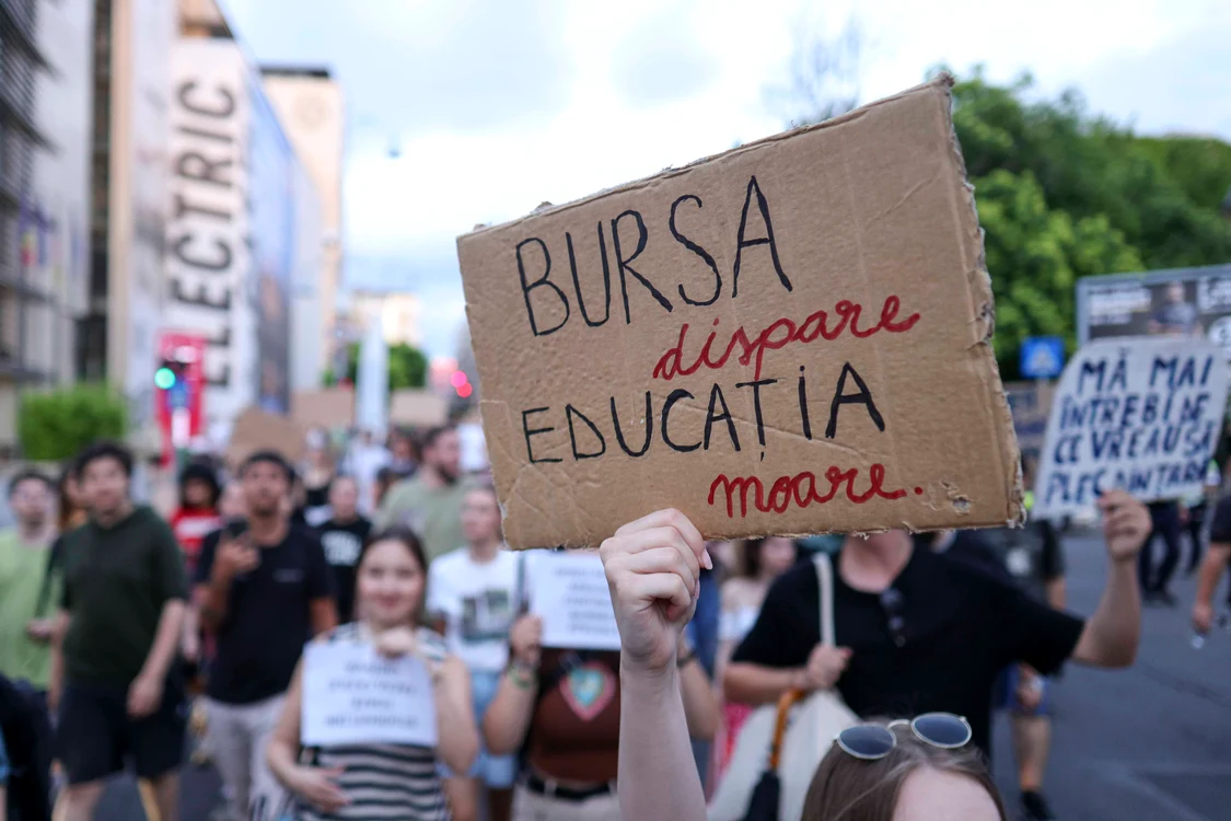 Despre abandonul universitar: ”Este evident că tinerii din mediul rural pleacă cu 25% șanse de a face o facultate, ceea ce reprezintă o calamitate națională și o crimă socială”