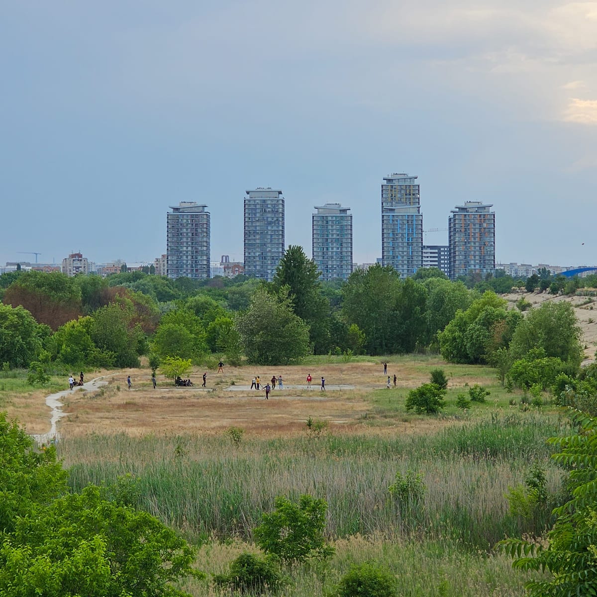 Cine sunt oamenii care practică un sport ce nu s-a văzut în România într-un loc care nu a existat până acum câțiva ani?