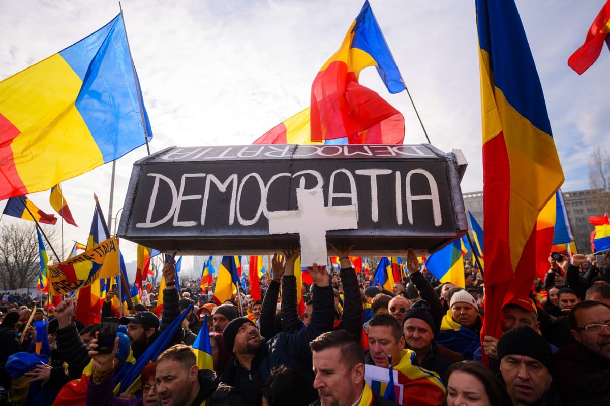 „Așa că azi nici măcar „de centru” nu mă consider. Mă consider în primul rând un om, și atât” - interviu cu Lucian Sârbu