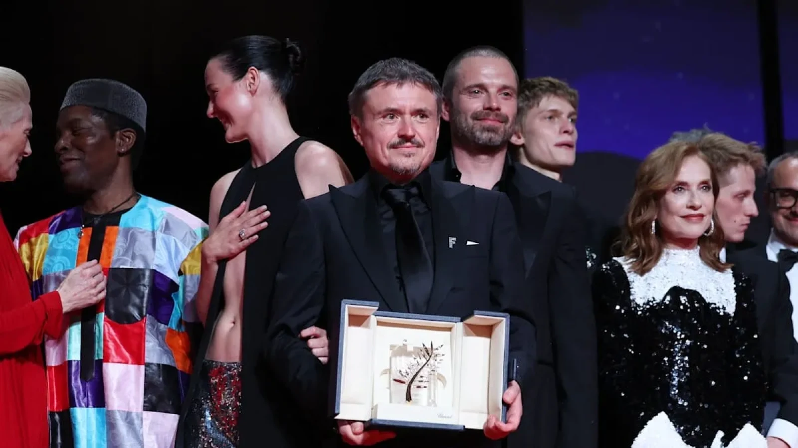 INTERVIU. Regizorul Cristian Mungiu, un sfat pentru toți cei care avem bunici: „Să pună mâna pe telefon și să le zică bunicilor că îi iubesc cât au încă ocazia”