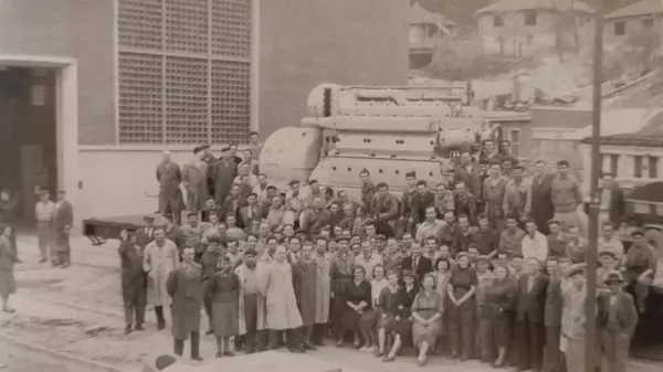 Istoria unei fotografii: motorul de la Reșița ca sinteză a modernizării și demodernizării României