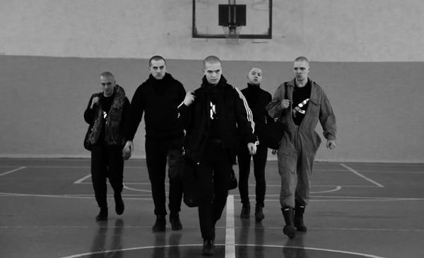 Shortparis – Strașnic: Glonțul a devenit mai inteligent în timpul vărsării de sânge