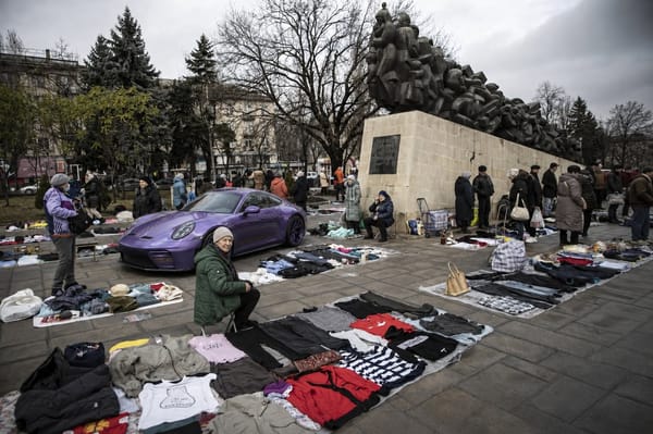Despre Porscheiala Moldovei: un fenomen social care ne pune oglinda în față. E despre noi