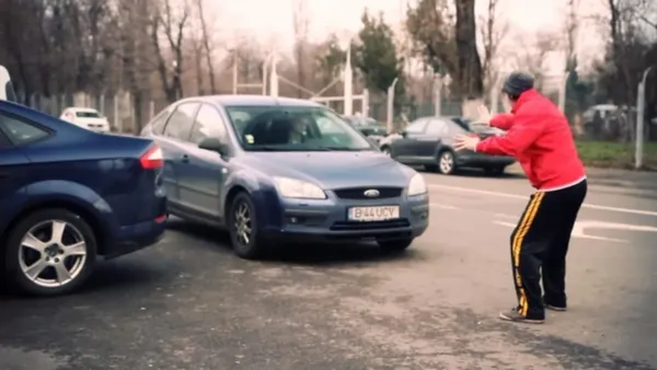 Cum să înțelegem Bucureștiul sau aventurile regizorului Dan Chișu în ”micul Paris”. Cum au ajuns parcările să coste dublu