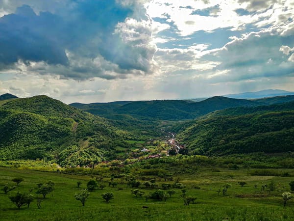 Spre minele de uraniu şi Colonia de la poalele Golgotei. Ciudanovița - un loc de neratat