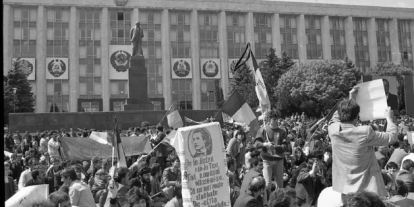 Ӂ - litera politică şi cum am aflat că vorbesc limba română, nu moldoveneasca. Sau despre cum mamele şi bunicile au salvat limba