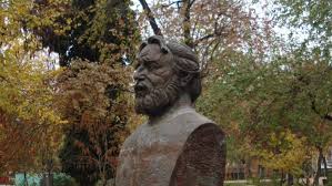 Statuia lui Păunescu pe un soclu de pixeli - de Florin Dumitrescu